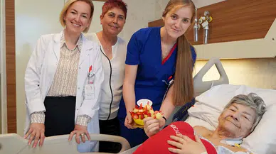 Emekli hemşireye meslektaşlarından sürpriz