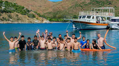 Depremzede çocuklar Datça'da denizle buluştu