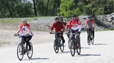Atatürk'ün evinden alınan toprak ve Türk Bayrağı Samsun'a ulaştı