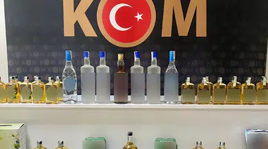  Şüphe üzerine aranan otomobilde kaçak içki ele geçirildi