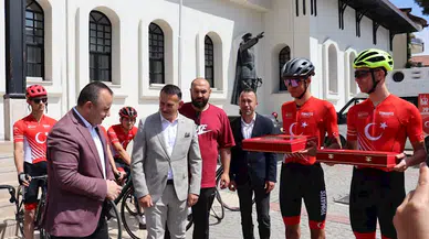 Samsun'dan Ankara'ya bayrak ve toprak taşıyan bisikletliler Amasya'yı geçti