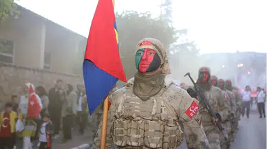 Karabük ve Düzce'de fener alayı düzenlendi