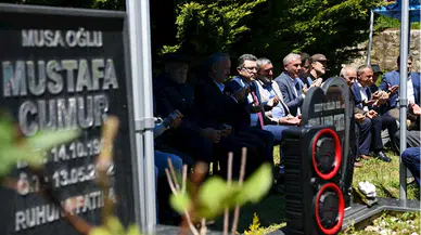 Eski Trabzon Milletvekili Mustafa Cumur, kabri başında anıldı