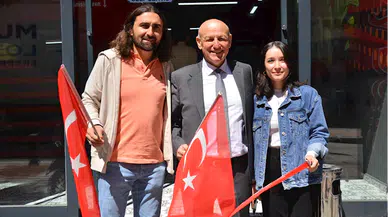 Terme'de "19 Mayıs" dolayısıyla vatandaşlara Türk bayrakları dağıtıldı