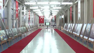 Bakan Tekin 'Orijinal Atatürk Portresi Sergisi'nin açılışına katılıp, 'Cumhuriyet'e Doğru' isimli tiyatro oyununu izledi