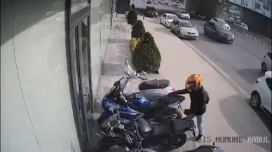 İstanbul- Ataşehir'de 15 gün içinde 3 ayrı motosikleti çalan hırsızlar kamerada