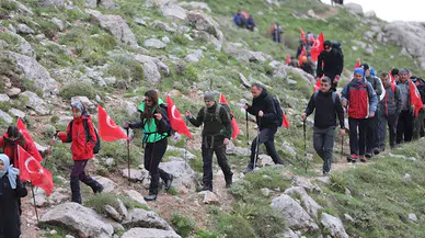 Niğde'de Türkiye'nin Gücü Gençliği tırmanışı
