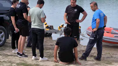 Seyhan Nehri'ne giren Yasin kayboldu; yakınları gözyaşı döktü