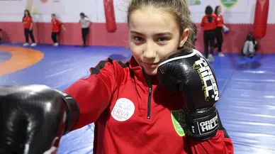 13 yaşındaki İkra, 4 ay önce başladığı boksla astıma meydan okuyor
