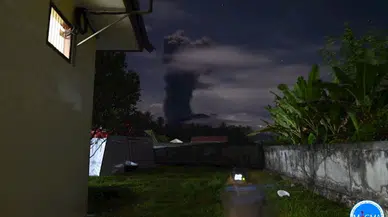 Endonezya’da yanardağda patlama: 7 kasaba tahliye edildi