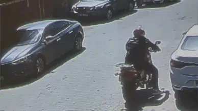 İstanbul - Sultangazi’de motosikletli otomobile kurşun yağdırdı 