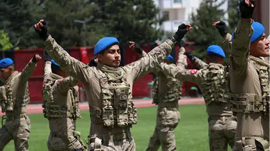 Kastamonu'da komandolar zeybek oynadı