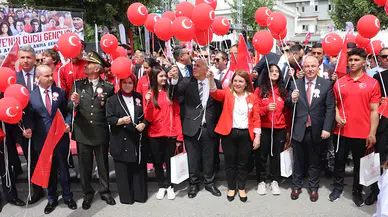 Denizli'de 105 balon gökyüzüne bırakıldı