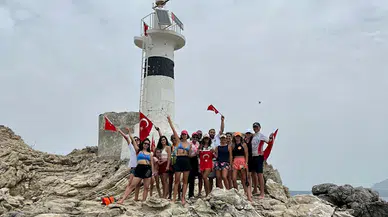 Açık su yüzme sporcuları, Fener Adası'nda Türk bayrağı açtı