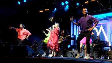 Bursa'da '19 Mayıs' coşkusunda Demet Akalın konseri 