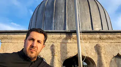 Saat kulesindeki bayrak kaldı, müdür gitti