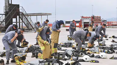 İzmir'in genç itfaiyecileri sıkı eğitimlerle göreve hazırlanıyor