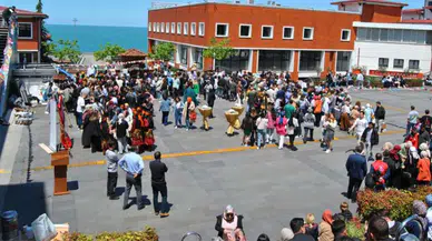 Farklı Kültürler Renkli Bir Mozaikte Buluştu: RTEÜ'de Uluslararası Kültürler Buluşması