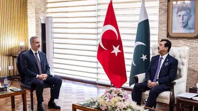 Bakan Fidan, Pakistan Senato Başkanı Gilani ile görüştü