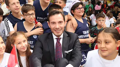 Başkan Yazıcıoğlu, başarılı gençlere bisiklet hediye etti