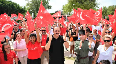 Konyaaltı Kent Meydanı'nda 19 Mayıs coşkusu
