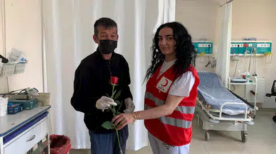 Gümüşhacıköy Gönüllü Genç Kızılay Üyeleri, sağlık çalışanlarını ziyaret etti