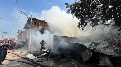 Ahırda çıkan yangında mahsur kalan 5 inek kurtarıldı