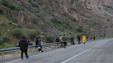 Ot toplamak için çıktığı dağda kayalıklardan düşerek yaralanan kadın, askeri helikopterle kurtarıldı