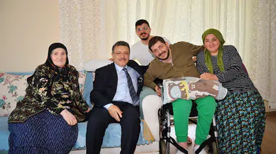 Başkan Genç, engelli gencin çay davetini kırmadı
