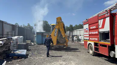 Hurda kağıt deposunda yangın