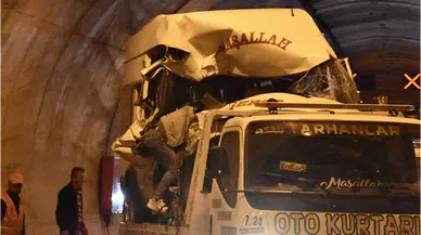 Sinop'ta yolcu minibüsü ile traktör çarpıştı, 11 kişi yaralandı