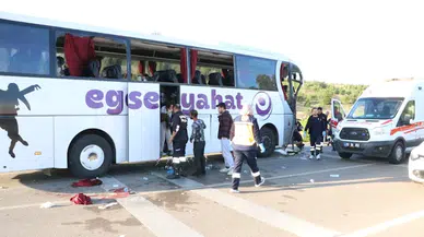 Afyonkarahisar’da yolcu otobüsüyle kamyonet çarpıştı: 17 yaralı