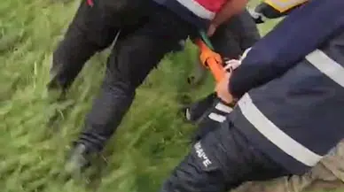 Van'da kayalıklara çıkıp intihara kalkışan genç kız, 2 saatte ikna edildi