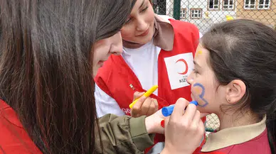 Amasya'da Türk Kızılay gönüllüleri öğrencilerle buluştu
