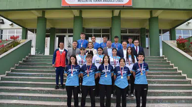 CHP Giresun Milletvekili Gezmiş, rafting finallerinde başarılı olan öğrencileri ziyaret etti