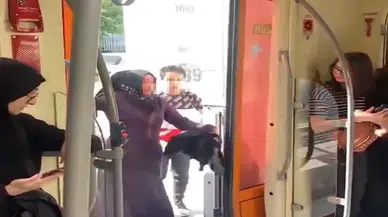 Tramvayda tartıştığı kişilere hakaret edip, saldıran kadın gözaltına alındı