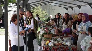 Kastamonu'da öğrencilerin anneleriyle pişirdikleri yemekler için yarışma düzenlendi