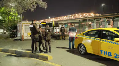 İstanbul - Kadıköy'de Bahar'ın firari cinayet şüphelisi polisle yaşadığı arbede sırasında kendi silahı ile vurularak öldü; polis ağır yaralandı