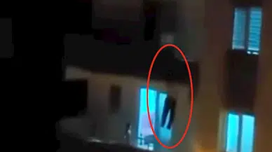 3'üncü kat balkonundan inmeye çalışırken minibüsün üzerine düşüp yaralandı