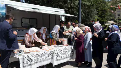 Kastamonu'da Türk Mutfağı Haftası etkinliğinde coğrafi işaretli kara çorba ikram edildi