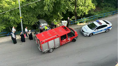 Karabük'te korkuluklara çarpan otomobilin sürücüsü kazadan yara almadan kurtuldu