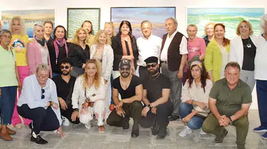 Dev dalgaları resmetti