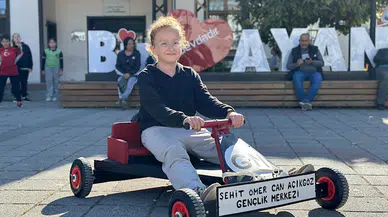 Sinop'ta üniversite öğrencileri ahşaptan "tornet araba" yaptı