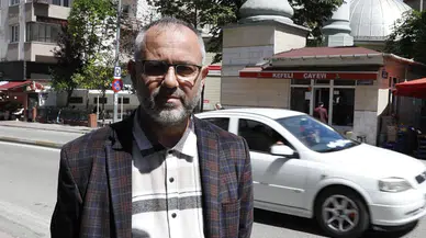 Çay ocağının üzerinde yükselen minare görenleri şaşırtıyor