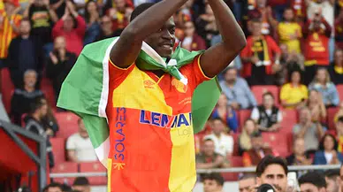 Göztepe imzalara başladı