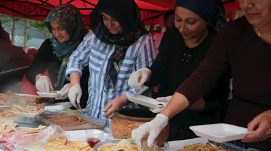 Bolu'da turizm temsilcileri Türk mutfağı etkinliğinde köylü kadınlara misafir oldu
