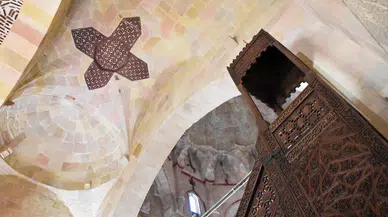 Prof. Dr. Eser: Selçuklu şaheserindeki motifin haç olarak algılandığını görüyorum ancak bunun gerçekle ilgisi yok 