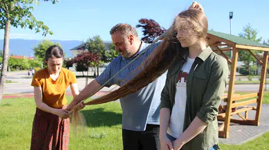 Zeynep’in doğduğundan beri kesilmeyen saçları 160 santim oldu