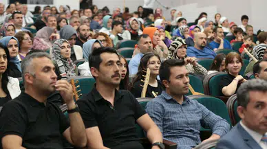 Bolu'da öğrenciler okudukları kitapları skeçlerle anlattı 