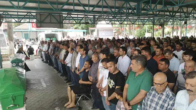 Yola çıkan köpeğin neden olduğu kazada takla atan otomobilde yaralanan Ceylin, kurtarılamadı